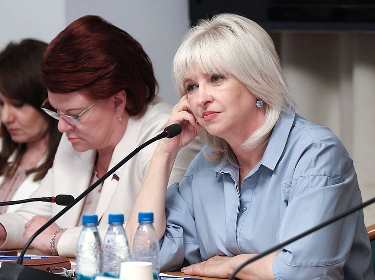 Первый заместитель Председателя Комитета по труду, социальной политике и делам ветеранов Елена Цунаева