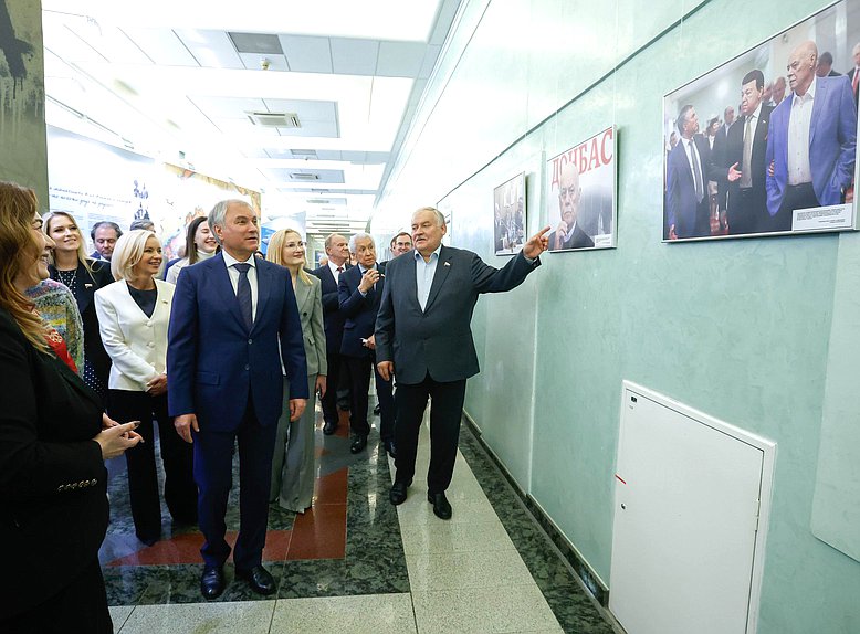 Председатель Государственной Думы Вячеслав Володин и Первый заместитель Председателя Комитета по делам СНГ, евразийской интеграции и связям с соотечественниками Константин Затулин