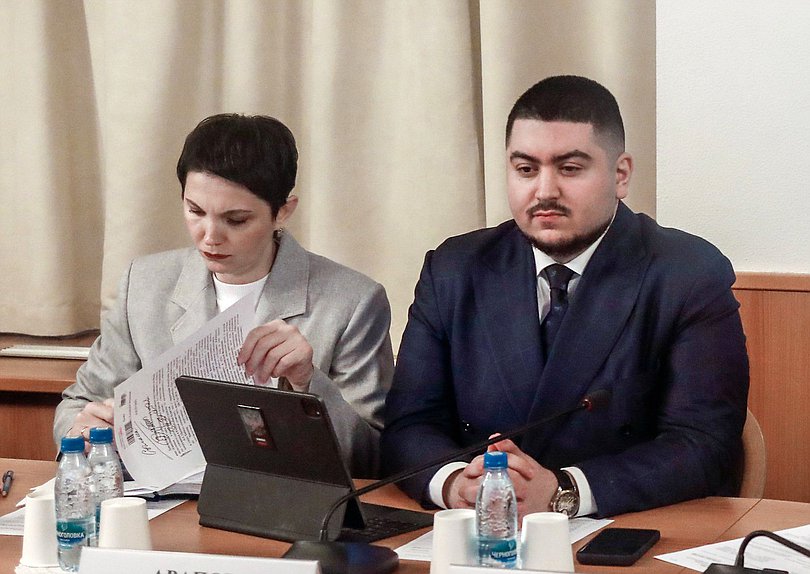 Заместители Председателя Комитета по экологии, природным ресурсам и охране окружающей среды Жанна Рябцева и Георгий Арапов