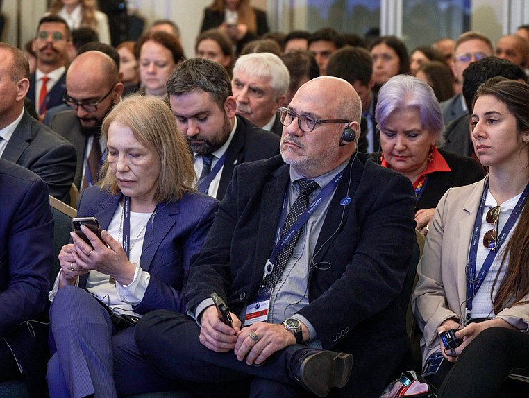 Mesa redonda “Un mundo multipolar justo: el papel de la diplomacia parlamentaria”. Conferencia Parlamentaria Internacional “Rusia – América Latina”