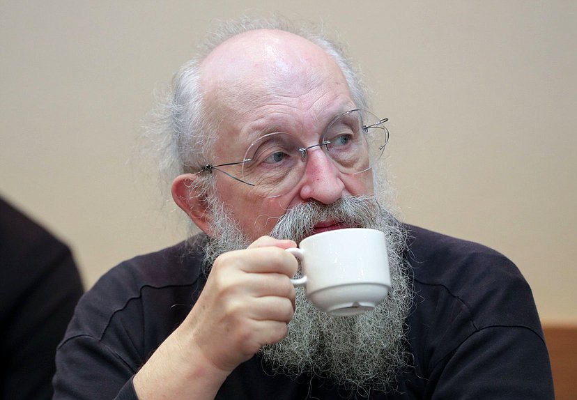 Член Комитета по просвещению Анатолий Вассерман