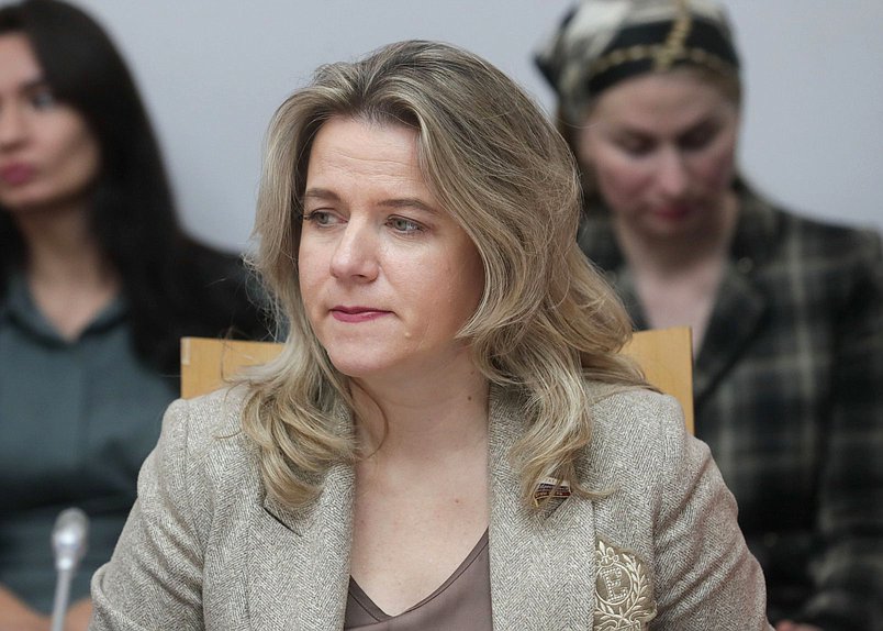 Член Комитета по защите семьи, вопросам отцовства, материнства и детства Ольга Коробова