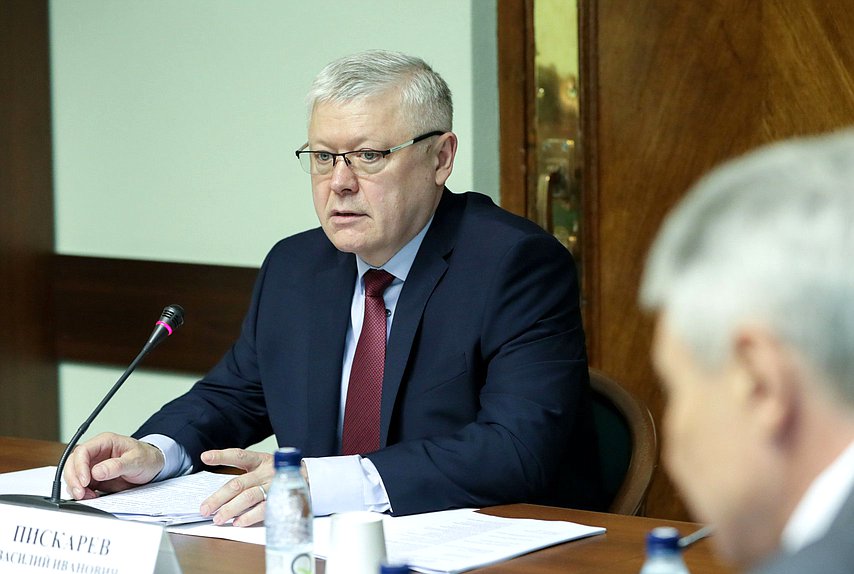 Председатель Комитета по безопасности и противодействию коррупции Василий Пискарев