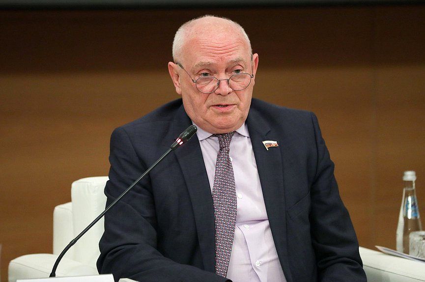 Член Комитета по охране здоровья Александр Румянцев