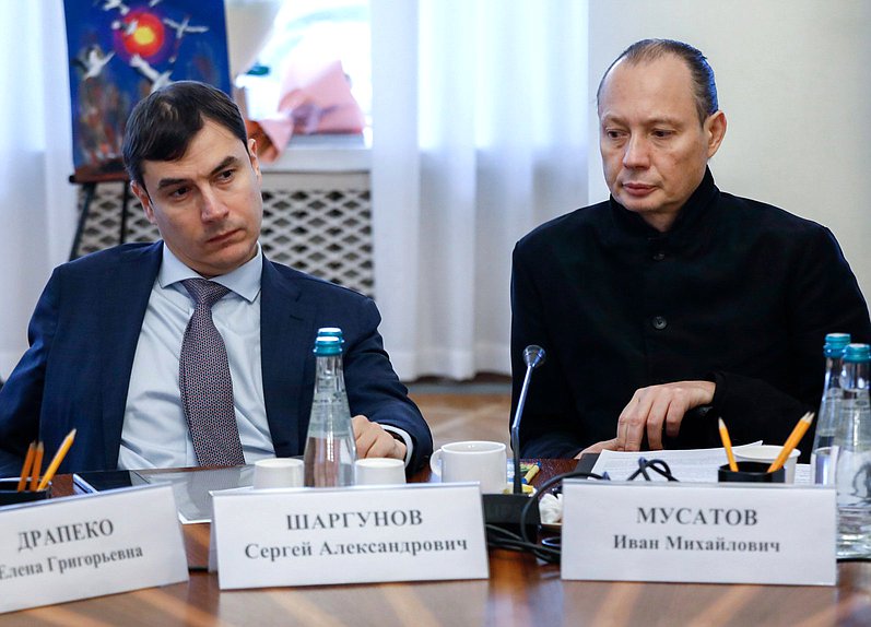 Первый заместитель Председателя Комитета по культуре Сергей Шаргунов и член Комитета Иван Мусатов