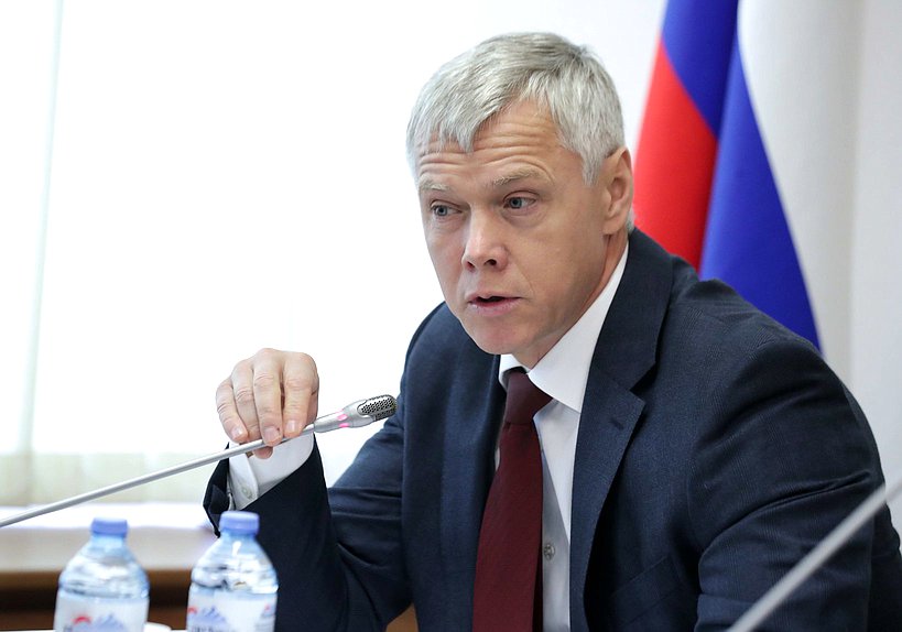 Первый заместитель Председателя Комитета по экономической политике, промышленности, инновационному развитию и предпринимательству Валерий Гартунг
