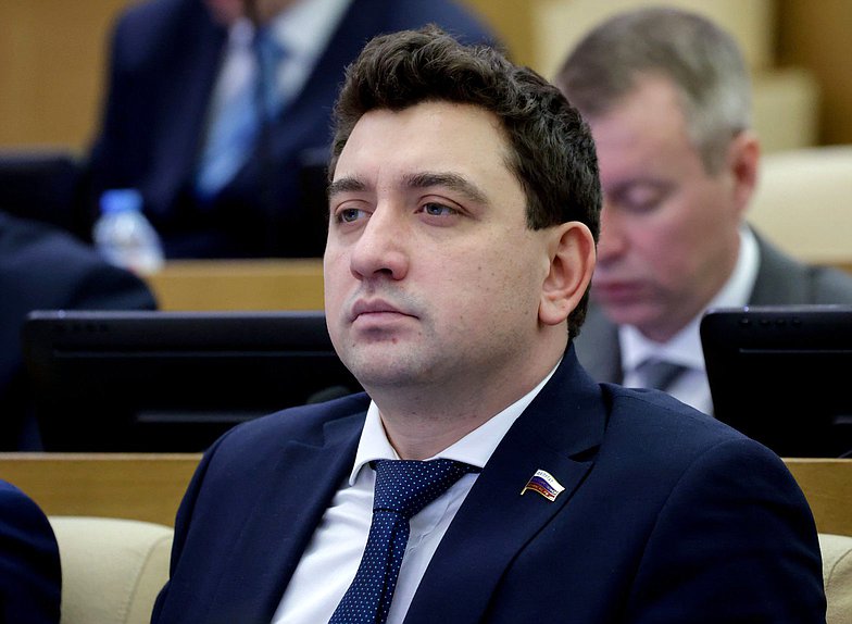 Член фракции "Единая Россия" Валерий Горюханов