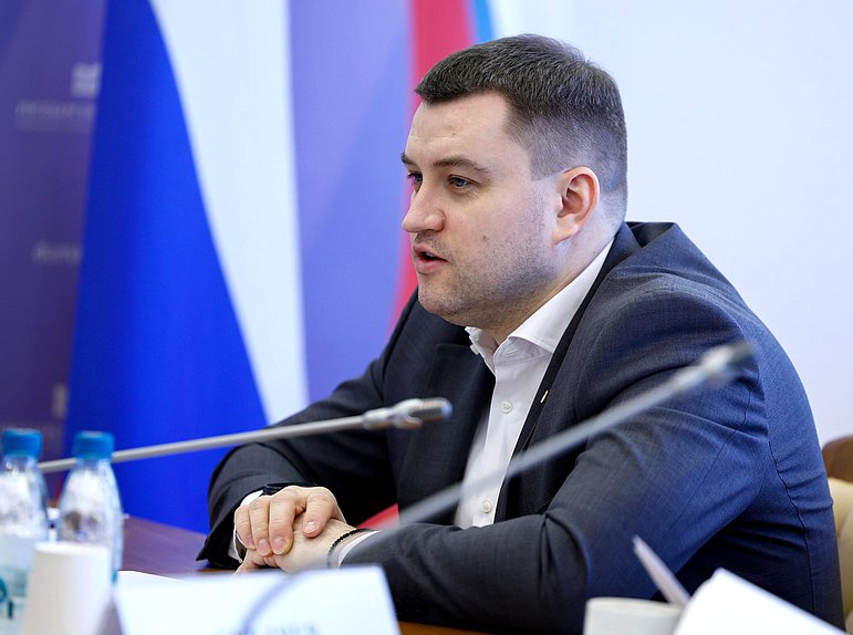 Первый заместитель Председателя Комитета по развитию гражданского общества, вопросам общественных и религиозных объединений Артем Бичаев