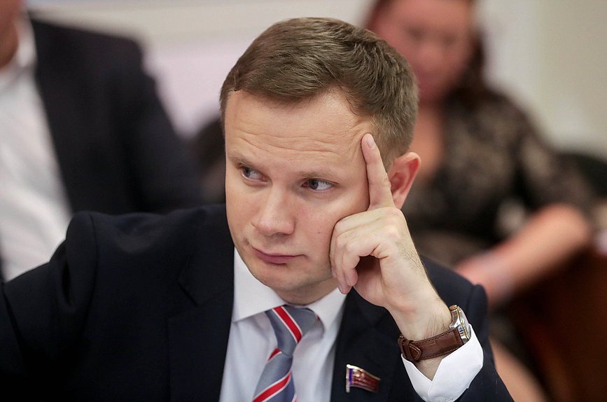 Заместитель Председателя Комитета по молодежной политике Владимир Исаков
