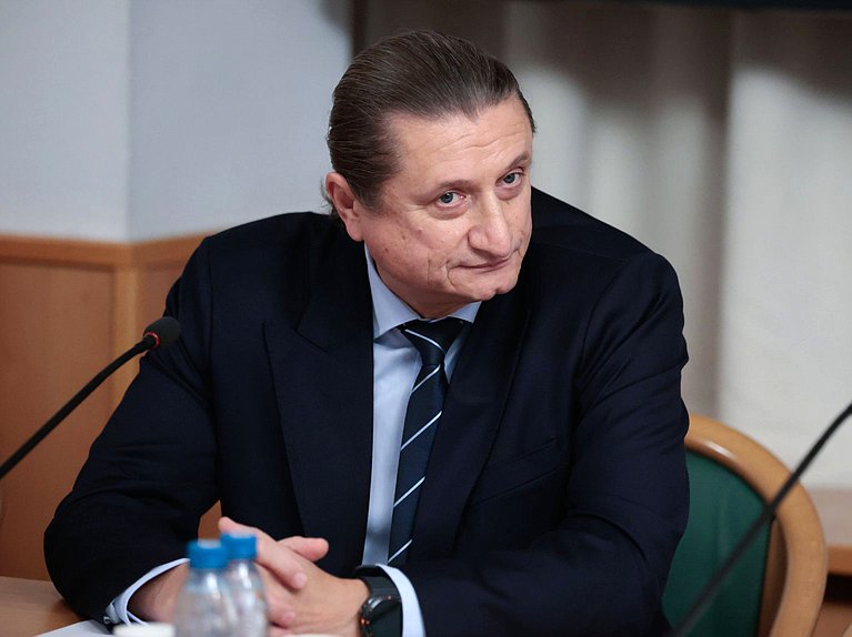 Член Комитета по бюджету и налогам Сергей Чижов