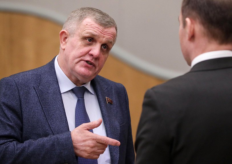 Первый заместитель Председателя Комитета по труду, социальной политике и делам ветеранов Николай Коломейцев