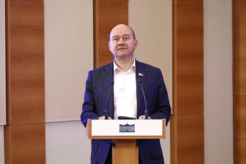 Круглый стол на тему "Актуальные вопросы развития и поддержки донорства крови и ее компонентов в Российской Федерации"