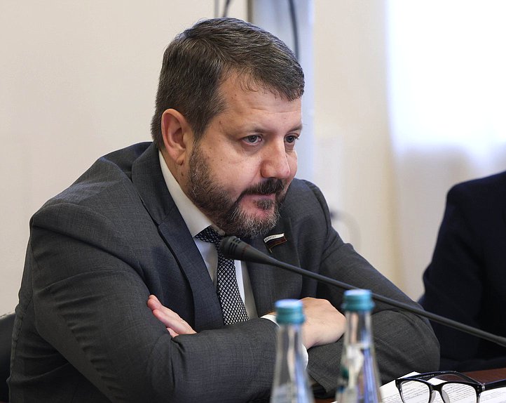 Член Комитета по культуре Андрей Парфенов