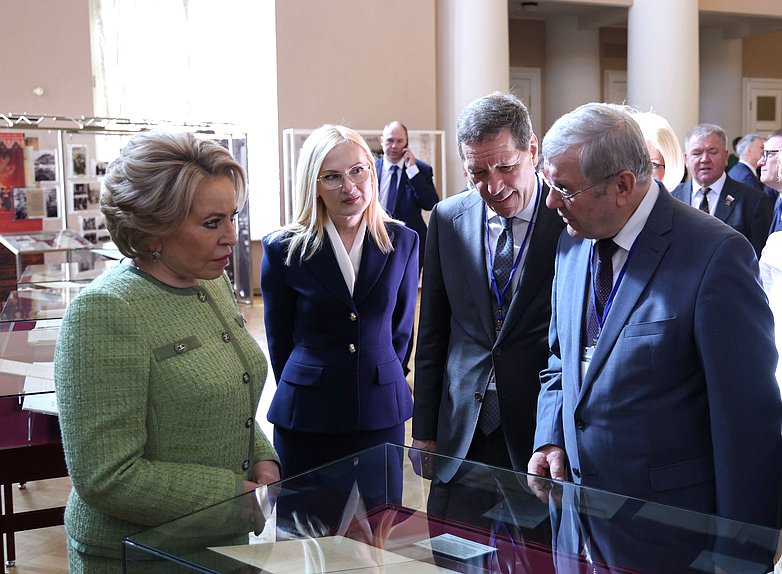 Председатель Совета Федерации Валентина Матвиенко, заместитель Председателя Государственной Думы Ирина Яровая и Первый заместитель Председателя Государственной Думы Александр Жуков