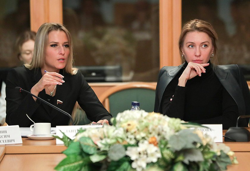 Первые заместители Председателя Комитета по просвещению Яна Лантратова и Алена Аршинова