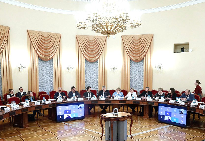 Круглый стол Комитета по охране здоровья на тему «О мерах совершенствования организации медицинской помощи с целью достижения ключевых показателей федерального проекта «Борьба с гепатитом С и минимизация рисков распространения данного заболевания»