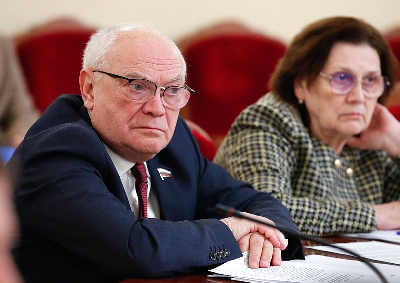 Члены Комитета по охране здоровья Александр Румянцев и Римма Утяшева