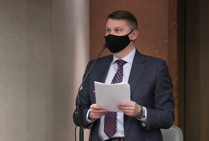 Полномочный представитель Правительства РФ в Государственной Думе Александр Синенко