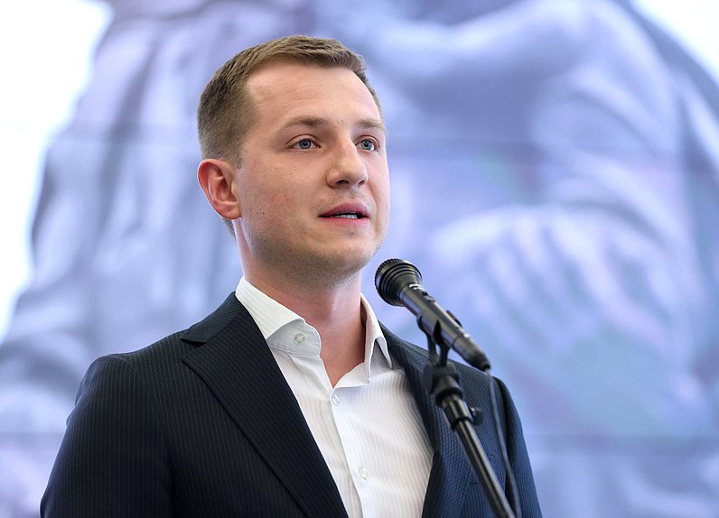 Председатель Комитета по молодежной политике Артем Метелев