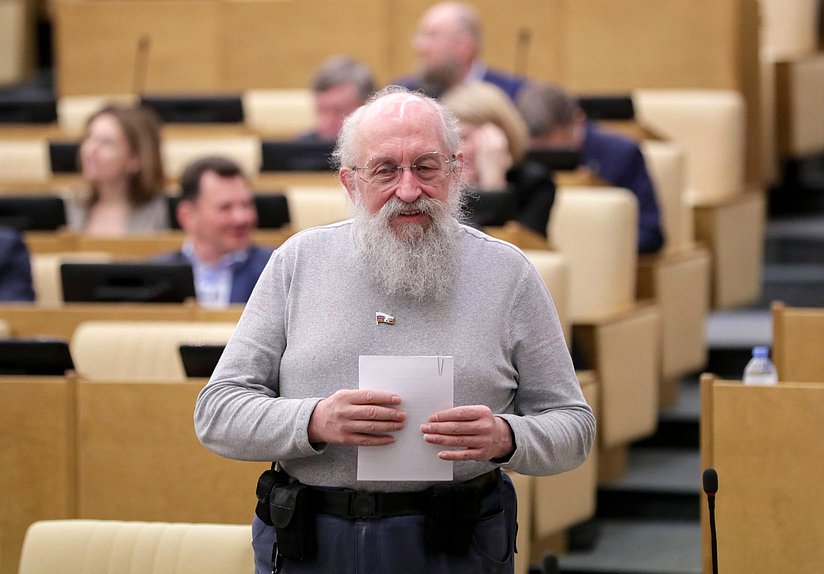 Член Комитета по просвещению Анатолий Вассерман