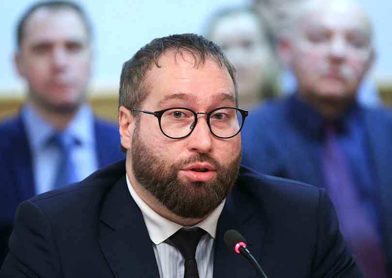Член Комитета по информационной политике, информационным технологиям и связи Антон Горелкин