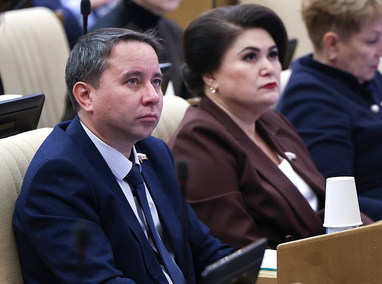 Член Комитета по экономической политике Эльдар Шарипов
