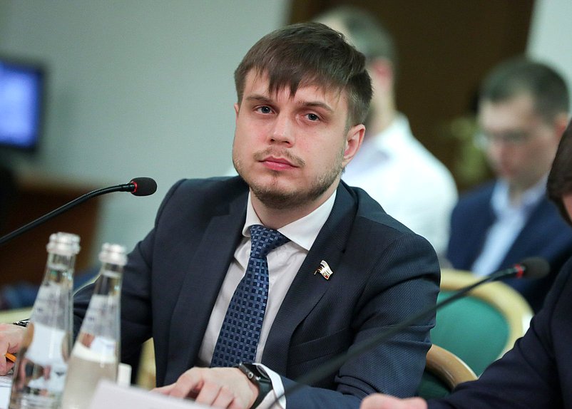 Член Комитета по информационной политике, информационным технологиям и связи Антон Ткачев