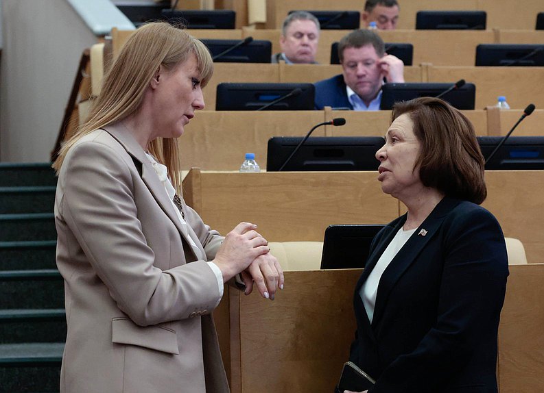 Первый заместитель Председателя Комитета по международным делам Светлана Журова и заместитель Председателя Комитета Ирина Роднина