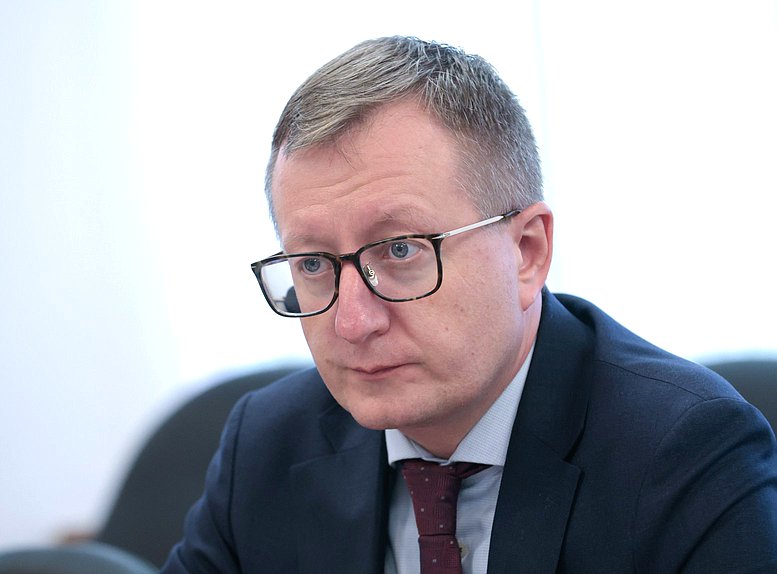 Член Комитета по промышленности и торговле Виктор Николаенко