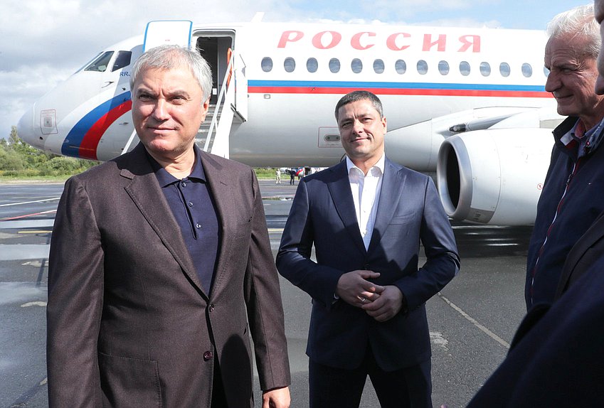 Председатель Государственной Думы Вячеслав Володин и губернатор Псковской области Михаил Ведерников