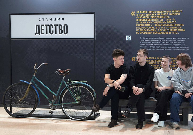 Председатель Государственной Думы Вячеслав Володин посетил выставку, посвященную 80-летию В. Жириновского