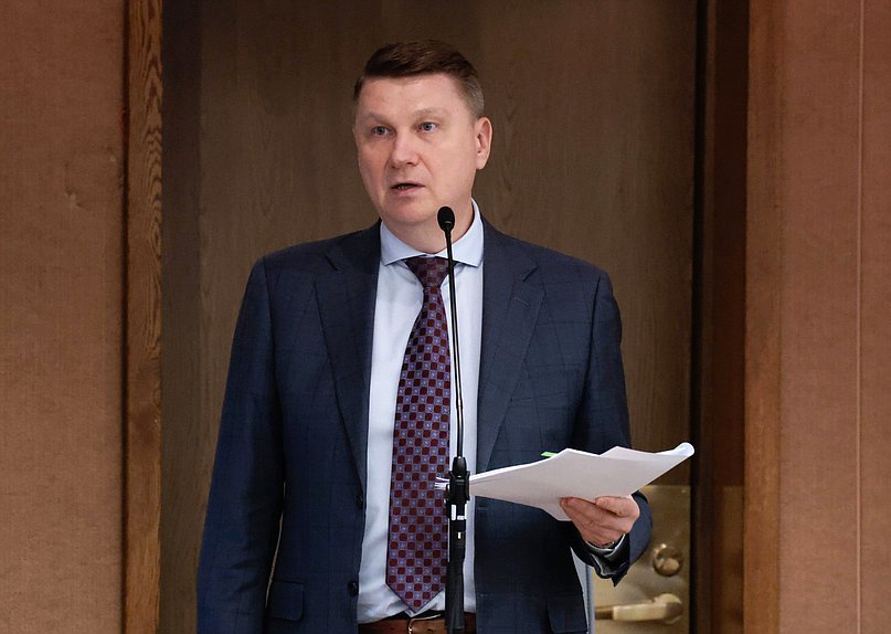 Полномочный представитель Правительства РФ в Государственной Думе Александр Синенко