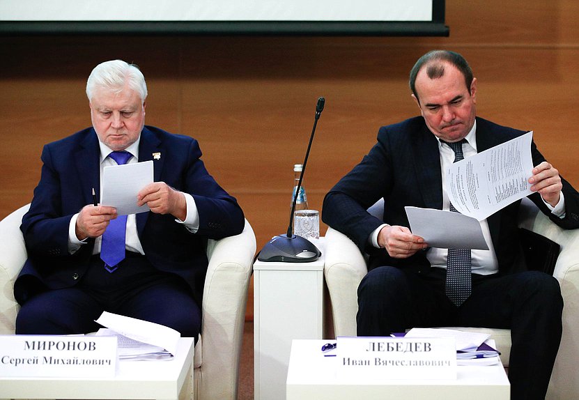 Руководитель фракции «Справедливая Россия — За правду» Сергей Миронов и Статс-секретарь — заместитель Министра Сельского хозяйства РФ Иван Лебедев