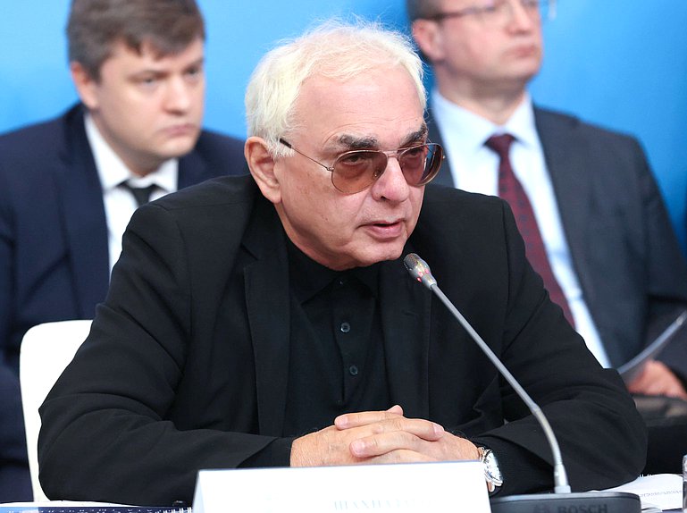 Генеральный директор киноконцерна «Мосфильм» Карен Шахназаров