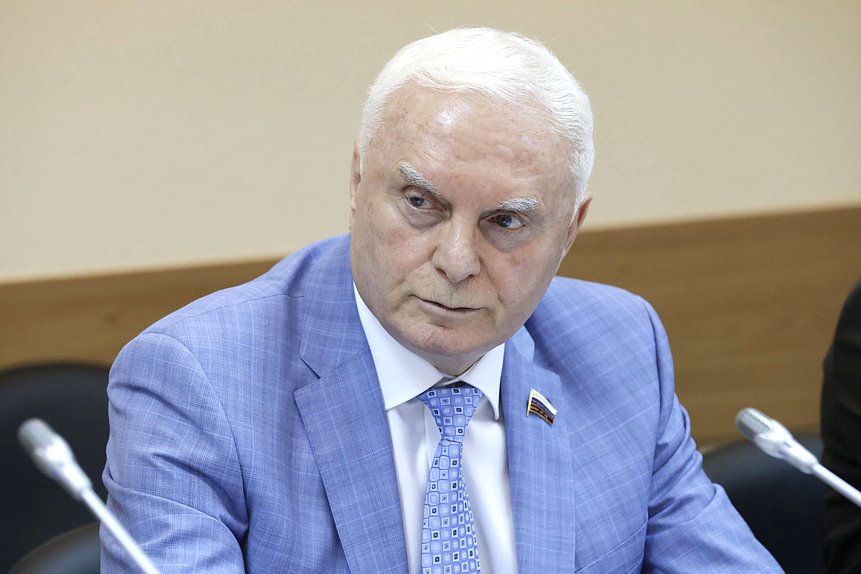 Первый заместитель Председателя Комитета по просвещению Михаил Берулава