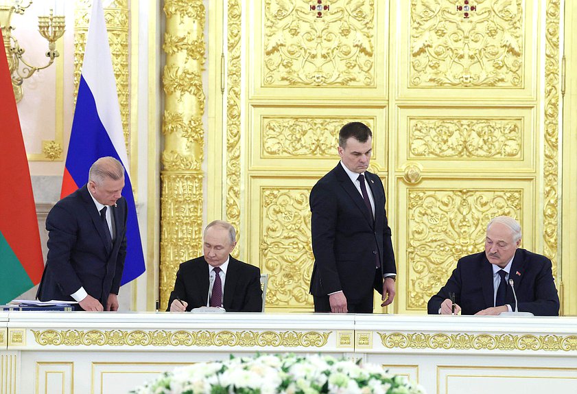 Президент РФ Владимир Путин и Президент Республики Беларусь Александр Лукашенко