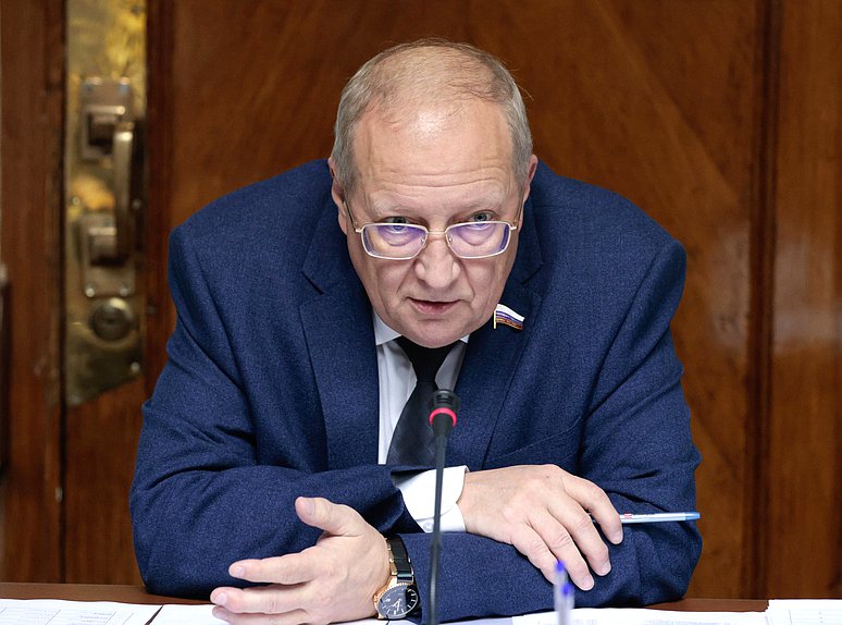 Председатель Комитета по обороне Владимир Касатонов
