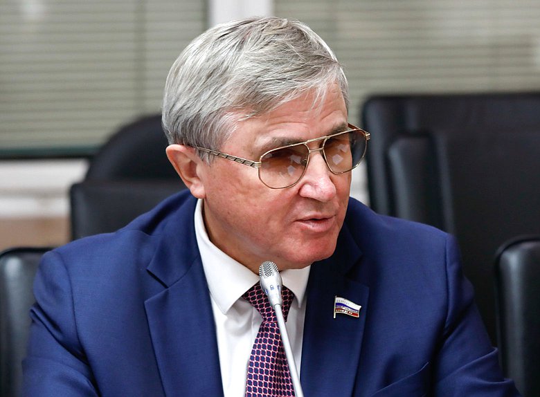 Первый заместитель Председателя Комитета по науке и высшему образованию Олег Смолин