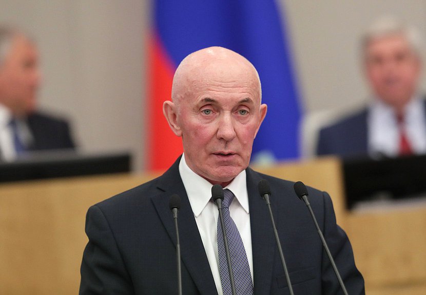 Первый заместитель Председателя Комитета по государственному строительству и законодательству Юрий Синельщиков