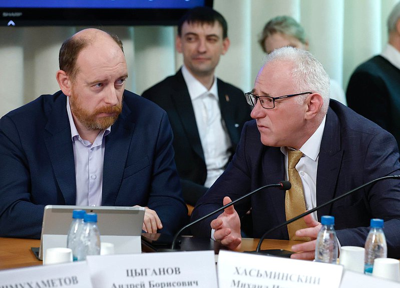 Круглый стол на тему «Реализация Основ государственной политики по сохранению и укреплению традиционных российских духовно-нравственных ценностей в медиапространстве»