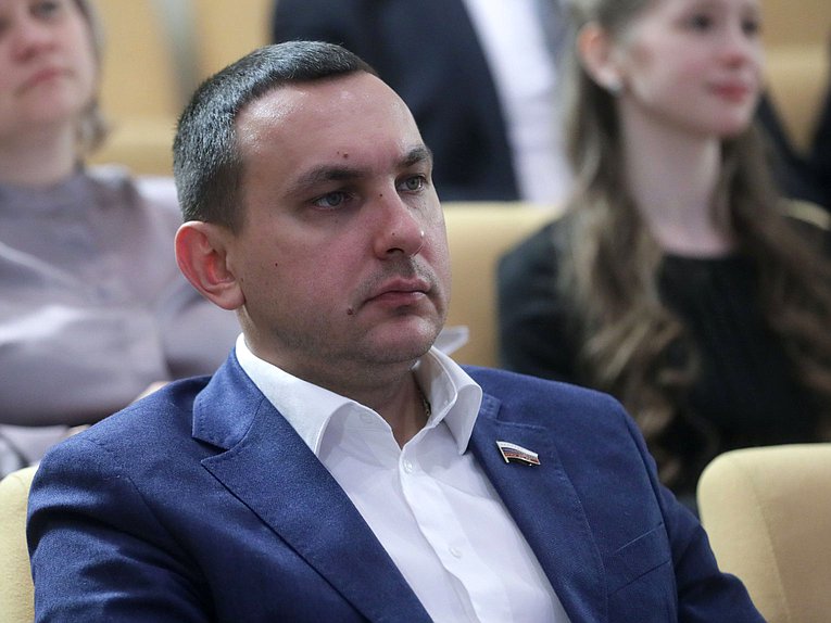 Член Комитета по экологии, природным ресурсам и охране окружающей среды Максим Иванов