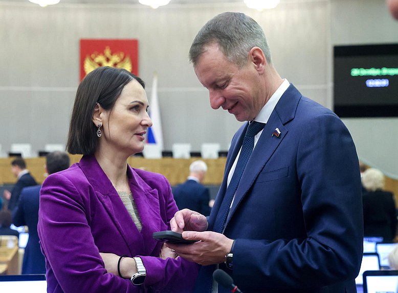 Первый заместитель Председателя Комитета по защите семьи, вопросам отцовства, материнства и детства Татьяна Буцкая и член Комитета по туризму и развитию туристической инфраструктуры Алексей Волоцков