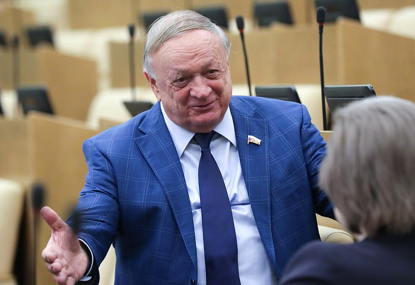 Член Комитета по обороне Виктор Заварзин