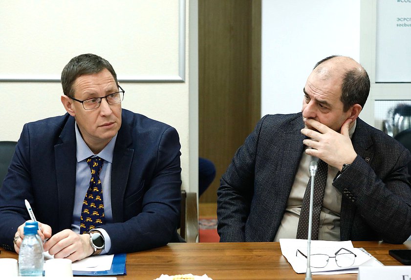 Круглый стол на тему защиты позиций русского языка в странах постсоветского пространства