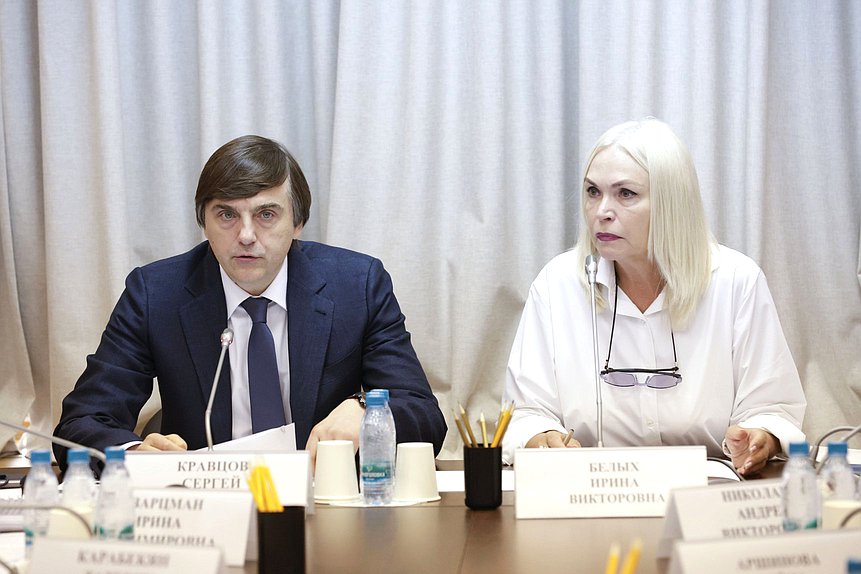 Министр просвещения РФ Сергей Кравцов и Председатель Комитета по просвещению Ирина Белых