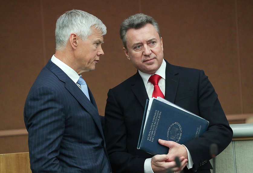 Председатель Комитета по защите конкуренции Валерий Гартунг и заместитель Председателя Комитета по безопасности и противодействию коррупции Анатолий Выборный