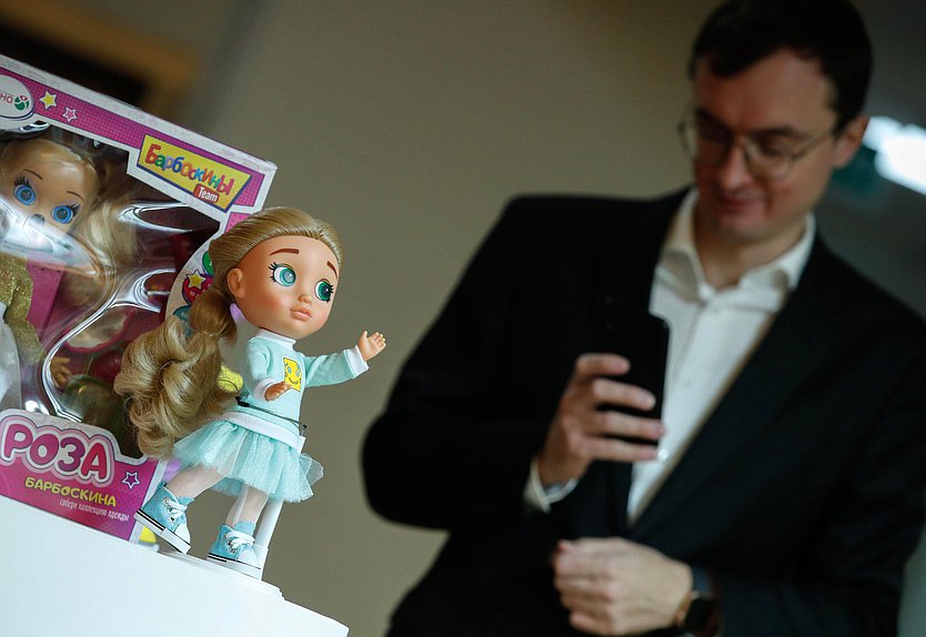 Открытие выставки, приуроченной к празднованию 80-летия фабрики игрушек «Весна»