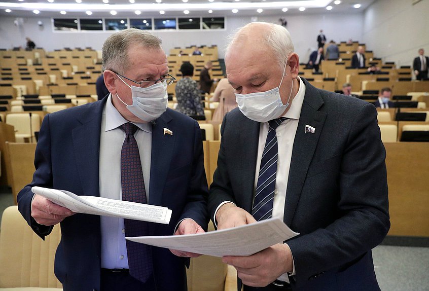 Член Комитета по аграрным вопросам Иван Лоор и Первый заместитель Председателя Комитета по делам национальностей Ильдар Гильмутдинов