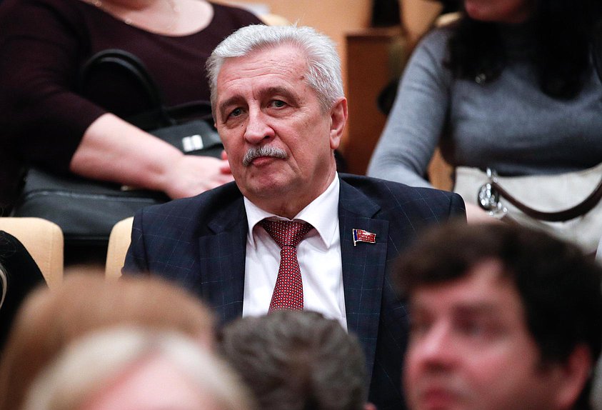 Член Комитета по охране здоровья Николай Осадчий