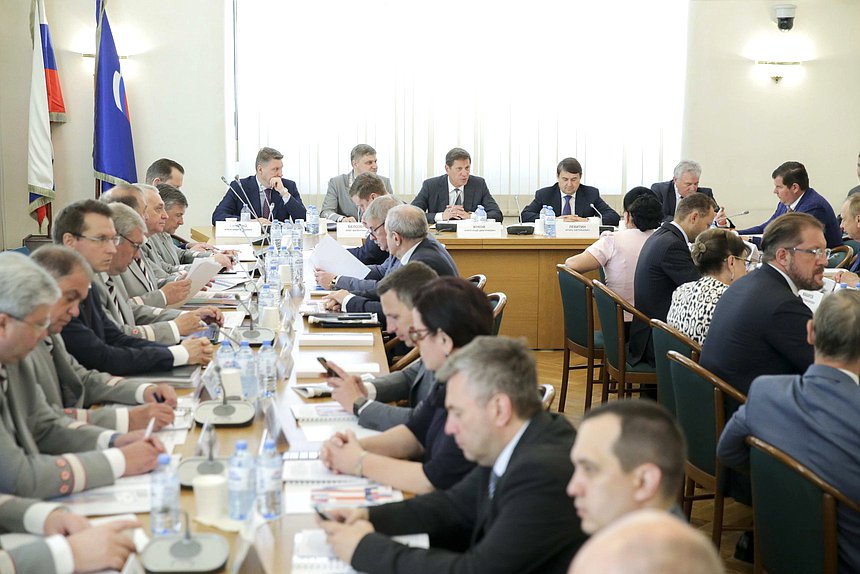 Совещание Комитета по транспорту и строительству на тему «Законодательное обеспечение реализации долгосрочной программы развития ОАО «РЖД» на период до 2025 года»
